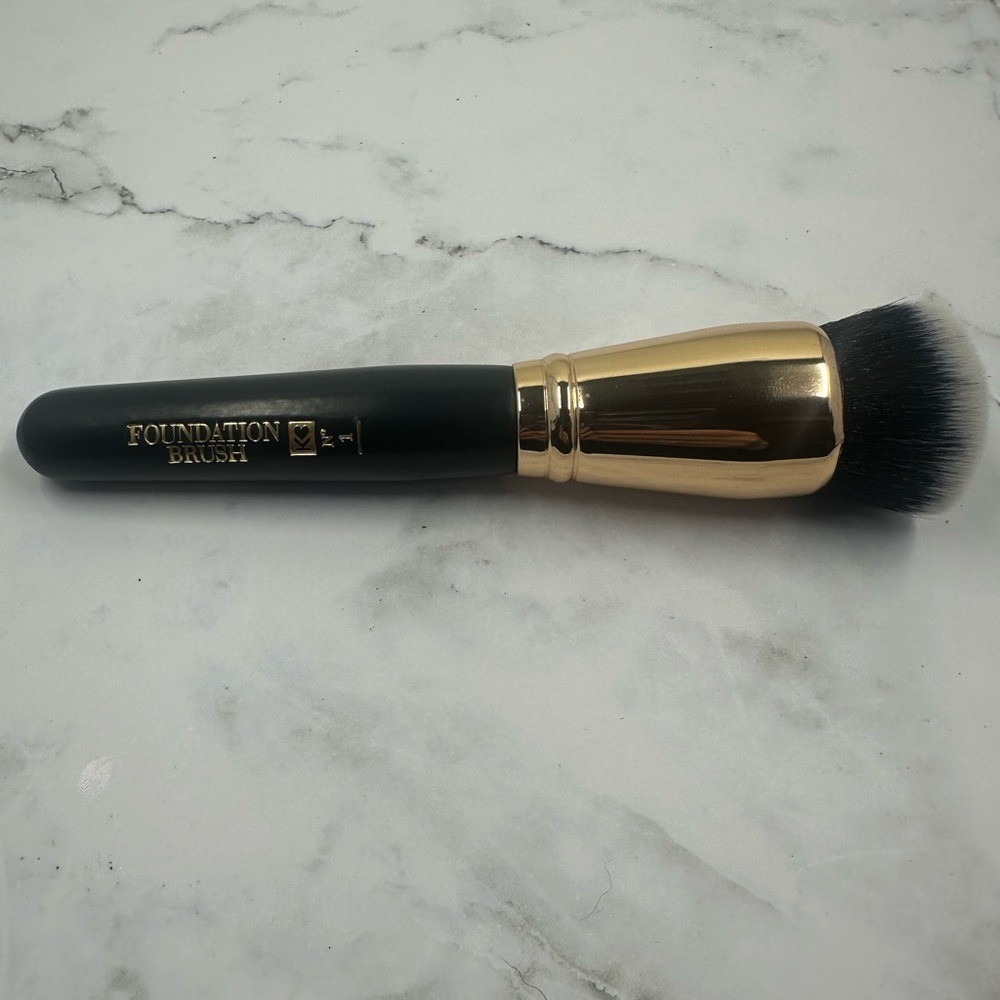 Belle by Kim Gravel Foundation Brush - Black and Gold